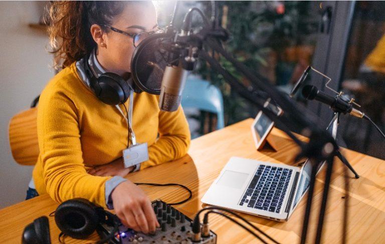 How to Monetize a Podcast? – The Insider’s Guide to Earning a Living Through Podcasting How to Monetize a Podcast? - The Insider's Guide to Earning a Living Through Podcasting