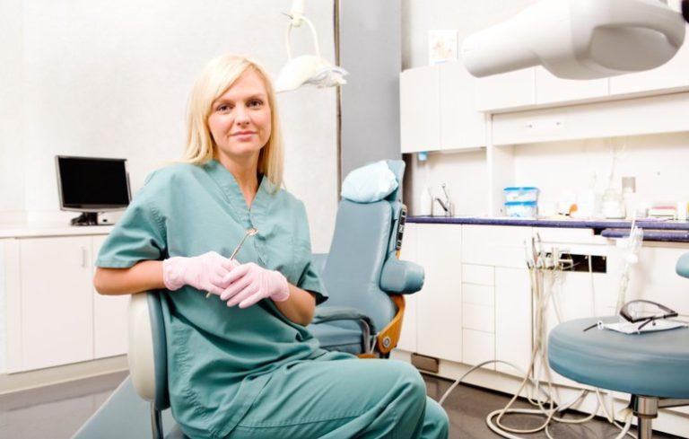 How Much Do Dental Hygienist Make in the UK?
