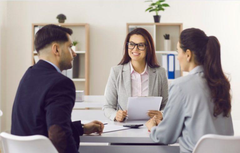 How Much Do Mortgage Advisors Earn in the UK?