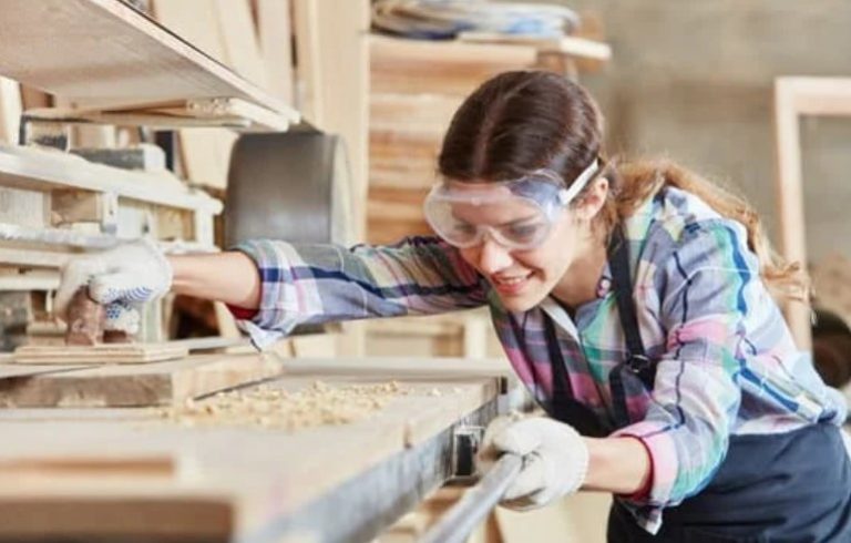 How Much Does a Joiner Earn in the UK? How Much Does a Joiner Earn in the UK?