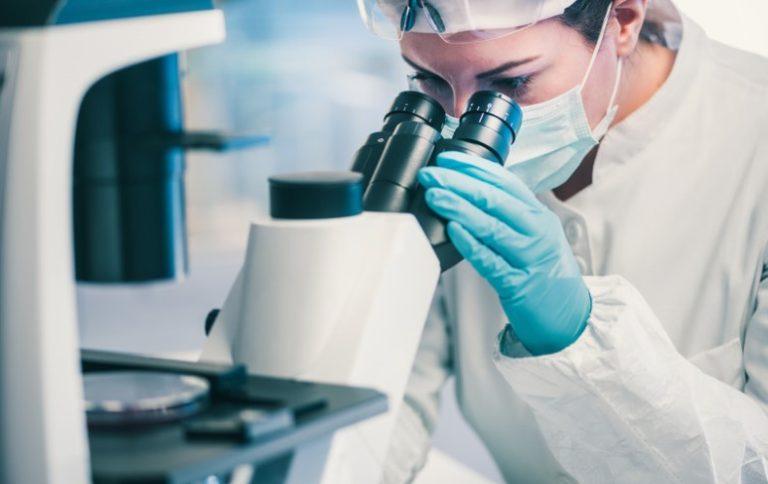 How Much Does a Microbiologist Make in the UK?