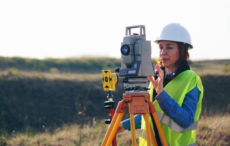 How Much Does a Chartered Surveyor Earn in the UK?