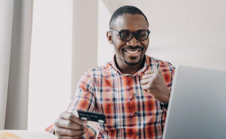 Can I Get Universal Credit if I Earn 1000 a Month? Can I Get Universal Credit if I Earn 1000 a Month in the UK