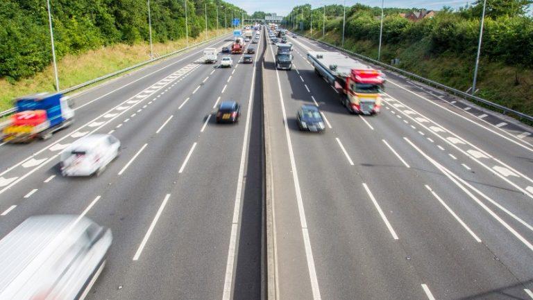 Difference Between Motorway and Dual Carriageway Difference Between Motorway and Dual Carriageway