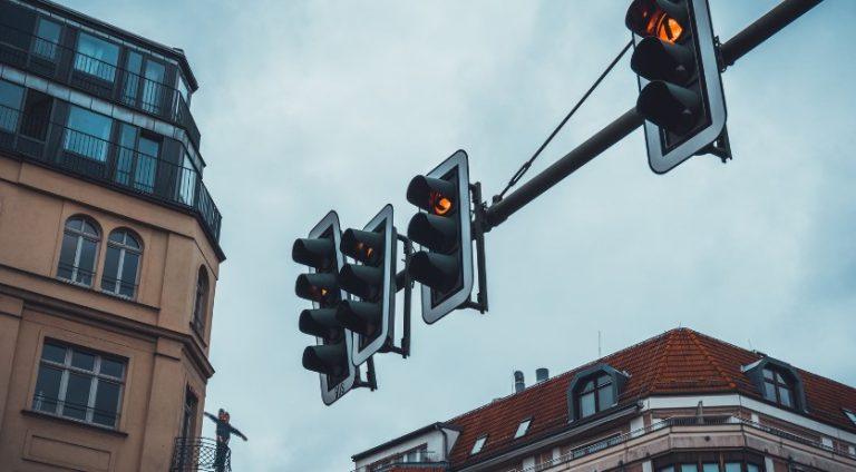 Who Has Priority When Traffic Lights Are Out of Order?